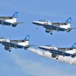 開港30周年記念【ブルーインパルス】福島上空に白い軌跡