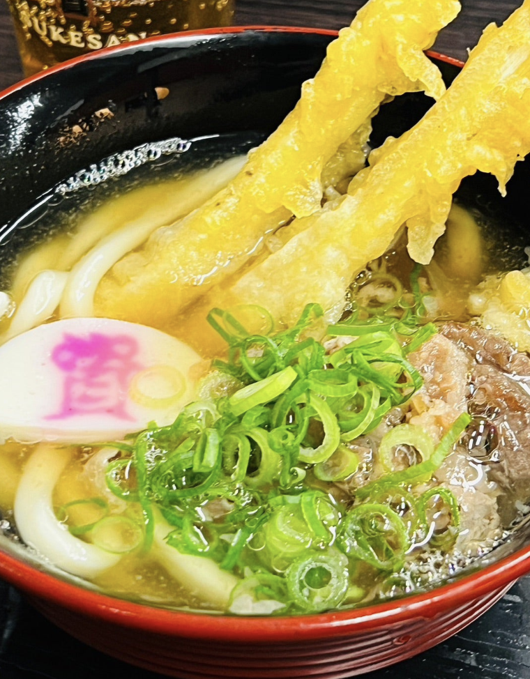 北九州発祥の人気うどん店『資さんうどん』がついに関西上陸！