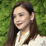 滝沢眞規子の次女がイギリスから帰国！美しい横顔にファン騒然！